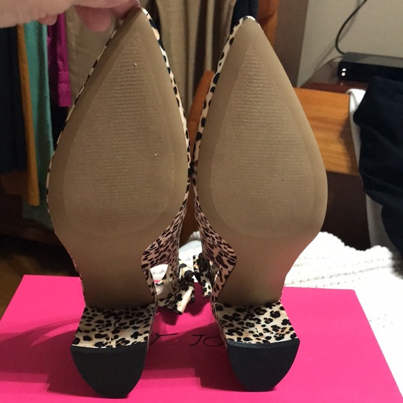 Betsey Johnson sling back animal print heel - Picture 6 of 6